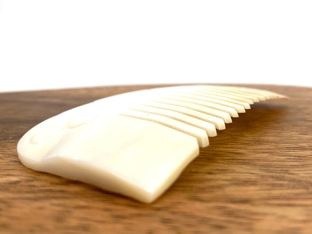 Grzebień z Muszli | Ręcznie Wykonany | Elegancki i Przenośny