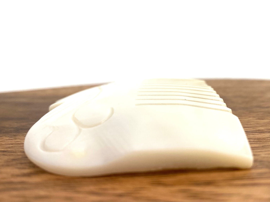 Grzebień z Muszli | Ręcznie Wykonany | Elegancki i Przenośny