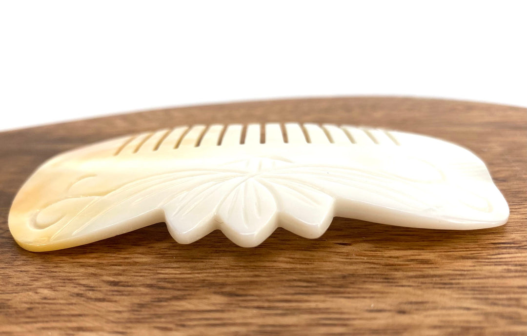 Grzebień z Muszli | Ręcznie Wykonany | Elegancki i Przenośny